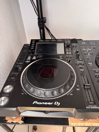 2x Pioneer DJ CDJ-2000NXS2