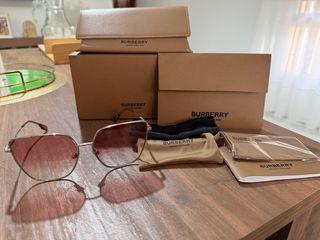 Gafas de sol nuevas Burberry rosas y plateadas