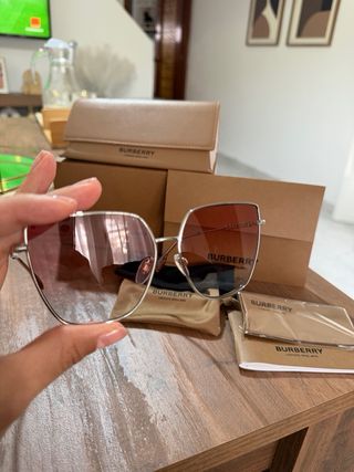 Gafas de sol nuevas Burberry rosas y plateadas