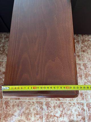Mueble cubre radiador de madera con rejilla