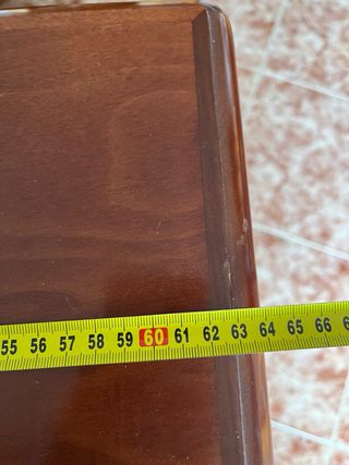 Mueble cubre radiador de madera con rejilla