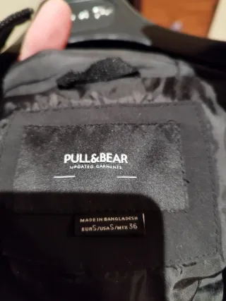 Chaqueta Pull&Bear Negra con Capucha