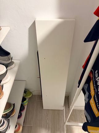 Balda blanca de madera