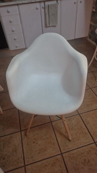 4 Sillas blancas Ikea