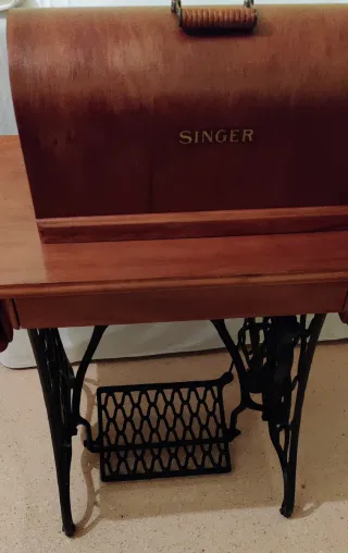 MAQUINA DE COSER SINGER ANTIGUA.