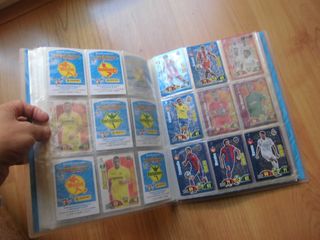 ÁLBUM ARCHIVADOR ADRENALYN 2017-18 + 214 CARTAS