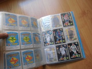 ÁLBUM ARCHIVADOR ADRENALYN 2017-18 + 214 CARTAS