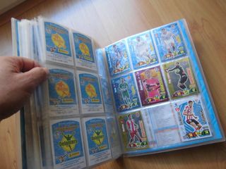 ÁLBUM ARCHIVADOR ADRENALYN 2017-18 + 214 CARTAS