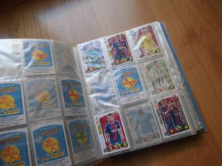 ÁLBUM ARCHIVADOR ADRENALYN 2017-18 + 214 CARTAS