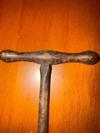 Barrena antigua de hierro