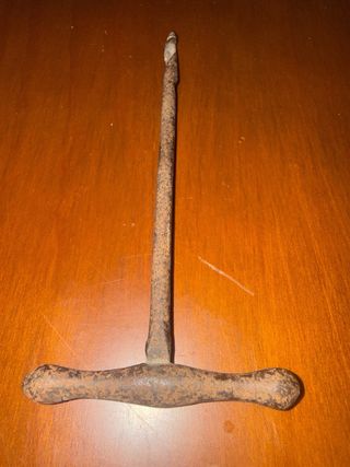 Barrena antigua de hierro