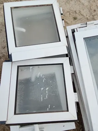 Puerta y ventanas metálicas