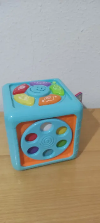Cubo de actividades infantil