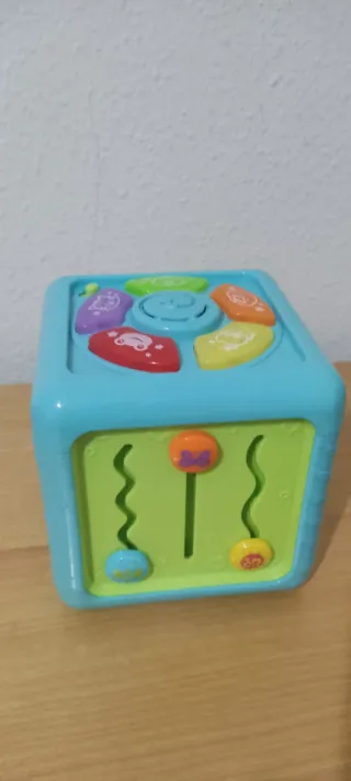 Cubo de actividades infantil