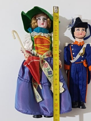 Coppia bambole vintage dipinte regionali souvenir