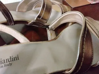 Sandali Nero Giardini oro