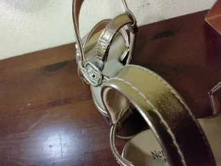 Sandali Nero Giardini oro