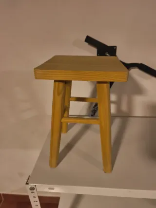 Banqueta de madera natural cuadrada