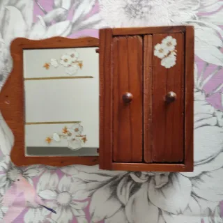 Joyero de madera vintage con espejo