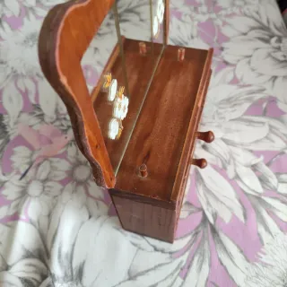 Joyero de madera vintage con espejo