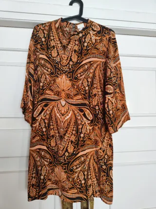 Vestido estampado naranja y negro