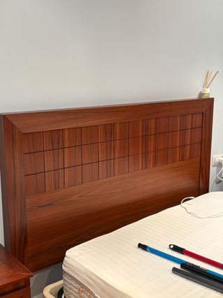 Cabecero y mesillas madera cama matrimonio