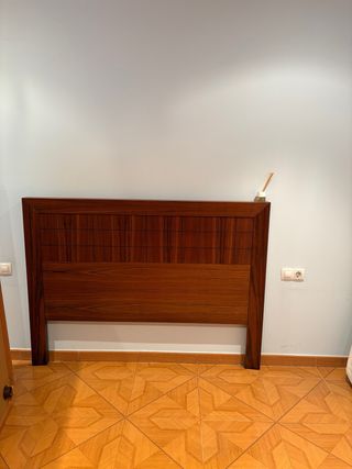 Cabecero y mesillas madera cama matrimonio
