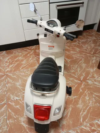 Vespa Eléctrica Blanca