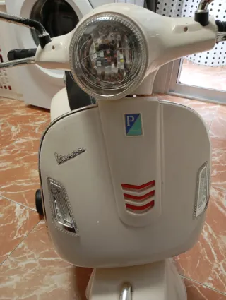 Vespa Eléctrica Blanca