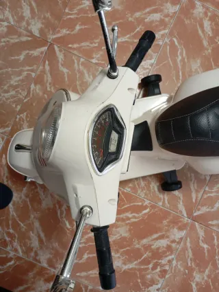 Vespa Eléctrica Blanca