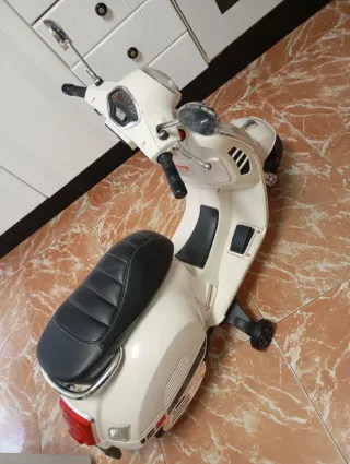 Vespa Eléctrica Blanca