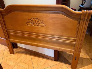 Mesita de noche madera y cabecero cama 135