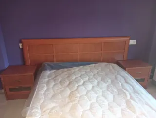 Cabecero y mesitas de madera