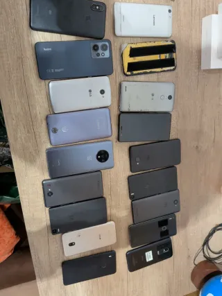 Lote 18 móviles LG, Samsung (algunos funcionan)