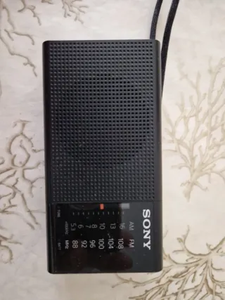 Radio Portátil Sony ICF P36 AM/FM Negra. A estren