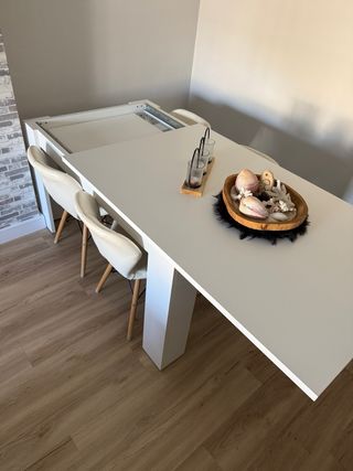Mesa extensible blanca + 4 sillas