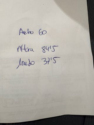 Cómoda de madera con cajones