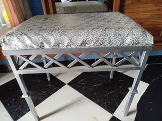 Taburete tapizado plateado