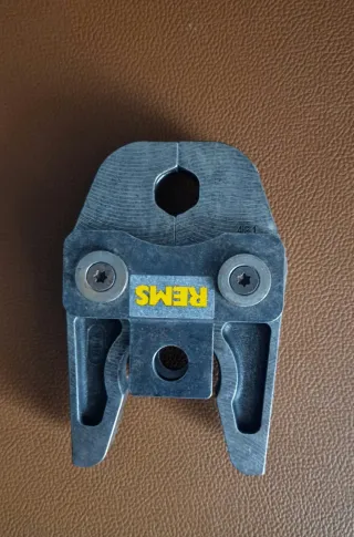 Vendo ganascia pressatrice REMS modello V18. Usata