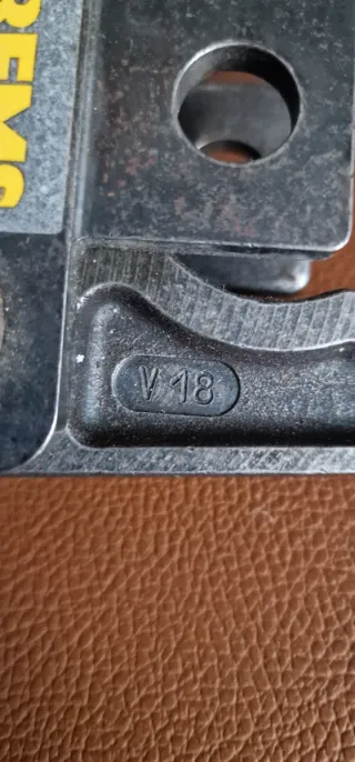 Vendo ganascia pressatrice REMS modello V18. Usata