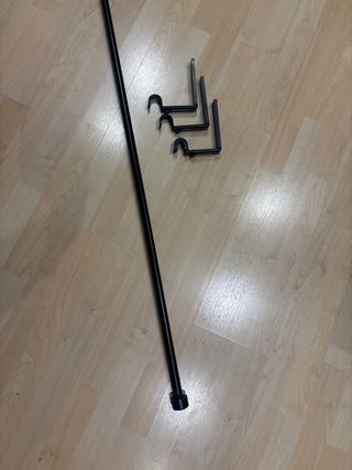 Barra y soportes cortina metal negro