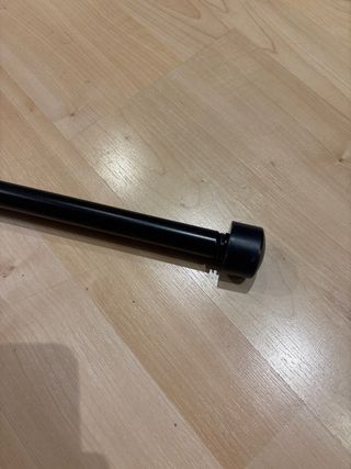 Barra y soportes cortina metal negro