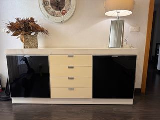 Aparador moderno beige y negro