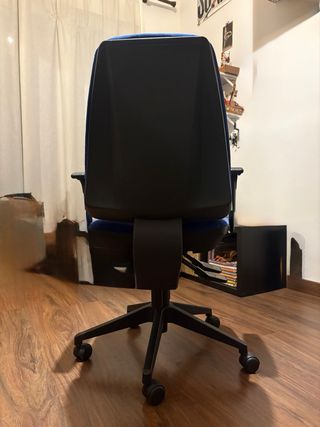 Silla de escritorio azul de terciopelo
