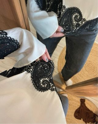 Camisa Zara bordada blanca y negra