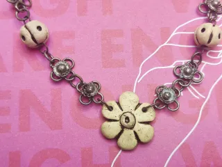 Gargantilla vintage flor y cuentas