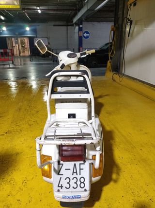 Vespa Blanca Moto Scooter 125 cc Año 1989