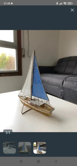 Velero de metal y vidrio