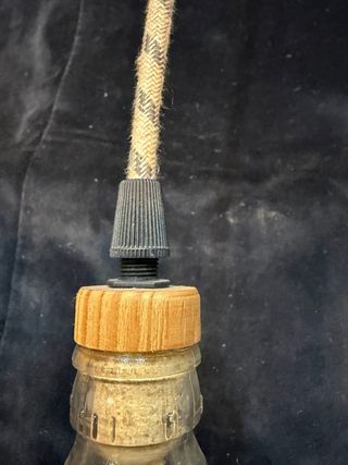 Lámpara artesanal 5 botellas cristal madera