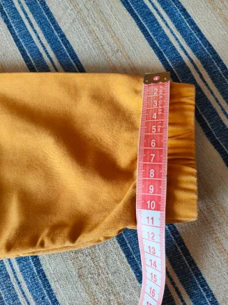 Chaqueta con capucha amarilla/mostaza